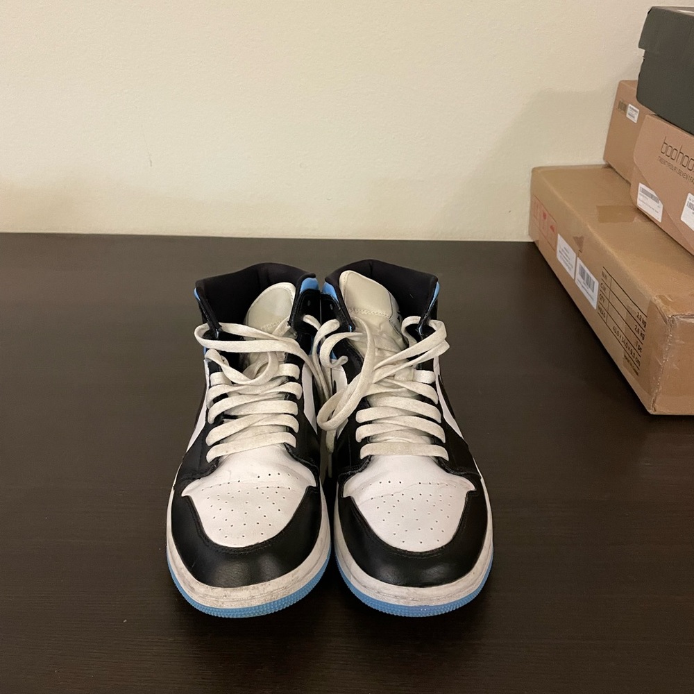 Jordan 1 Mid University Blue